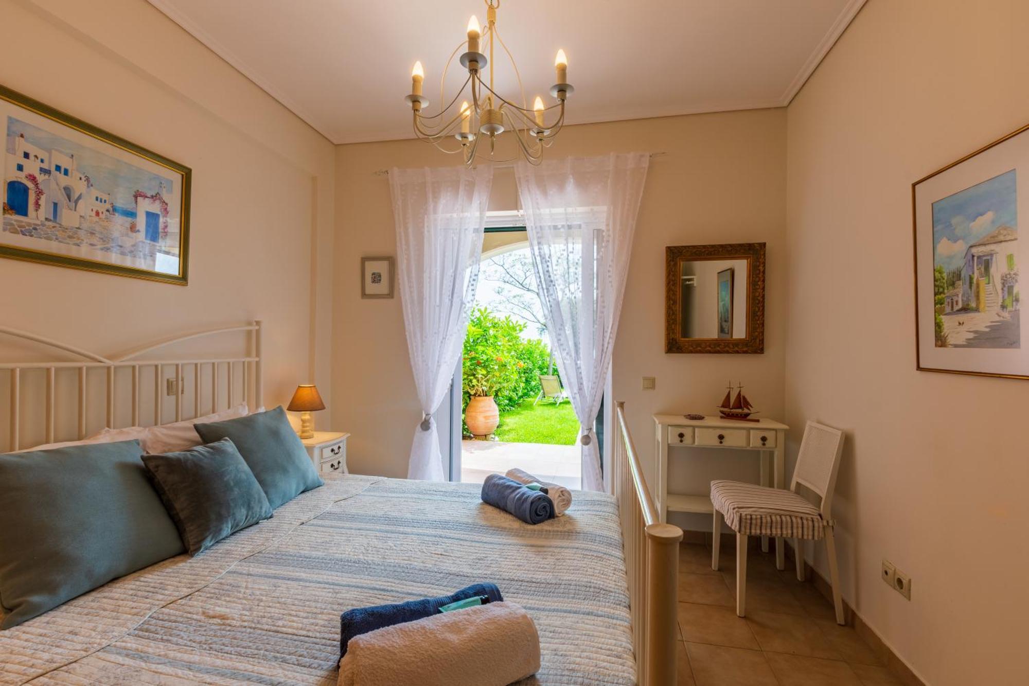 Barbati Seafront Luxury Suites Eksteriør billede