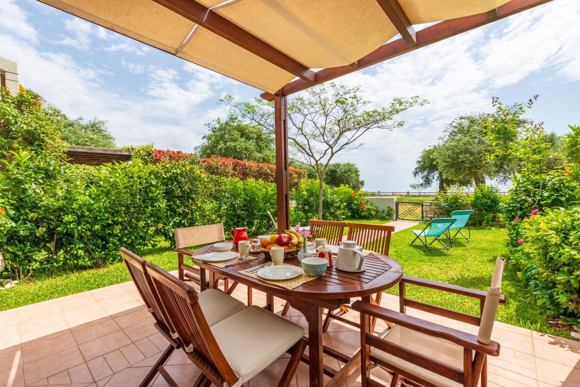 Barbati Seafront Luxury Suites Eksteriør billede