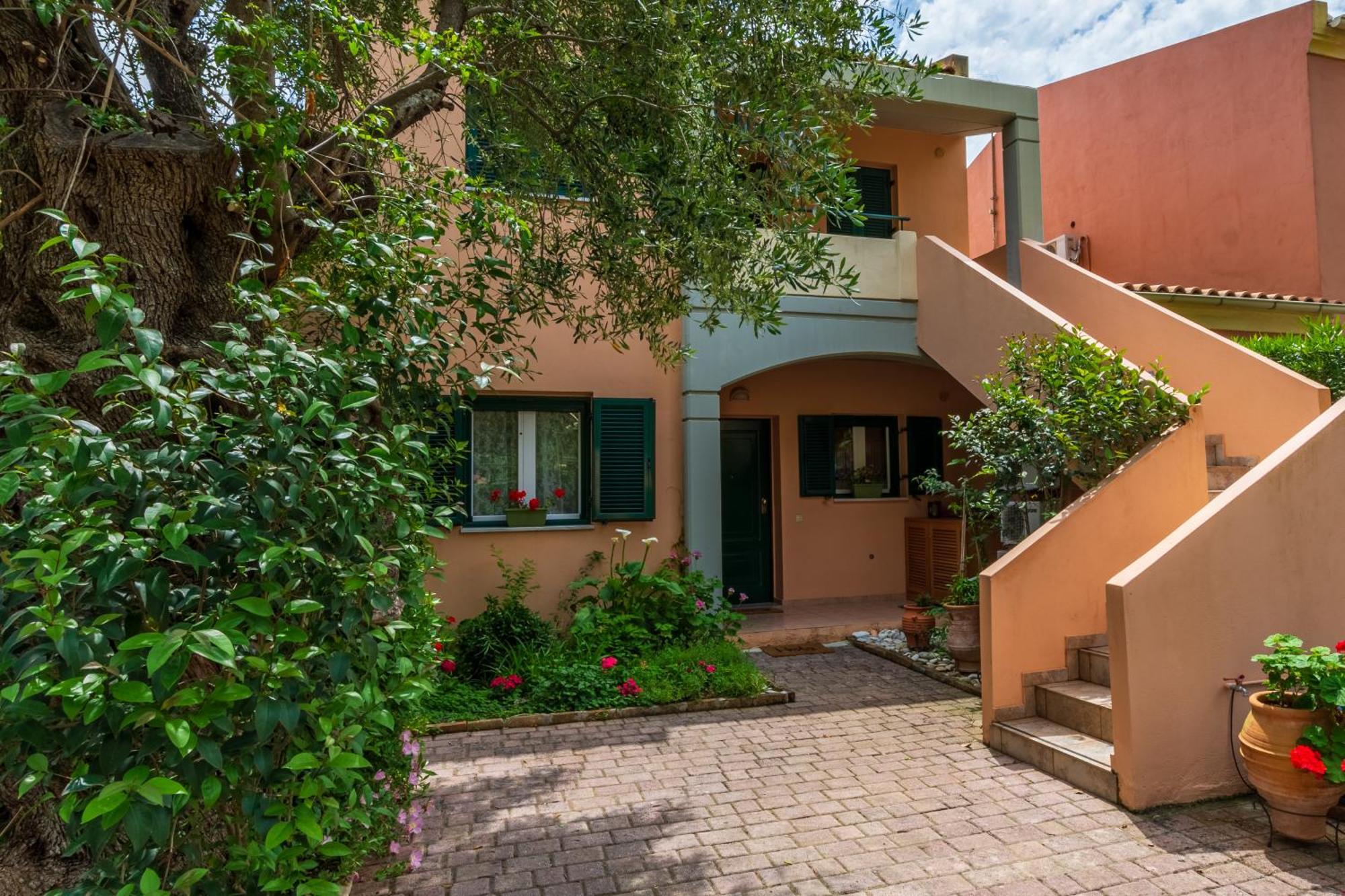 Barbati Seafront Luxury Suites Eksteriør billede
