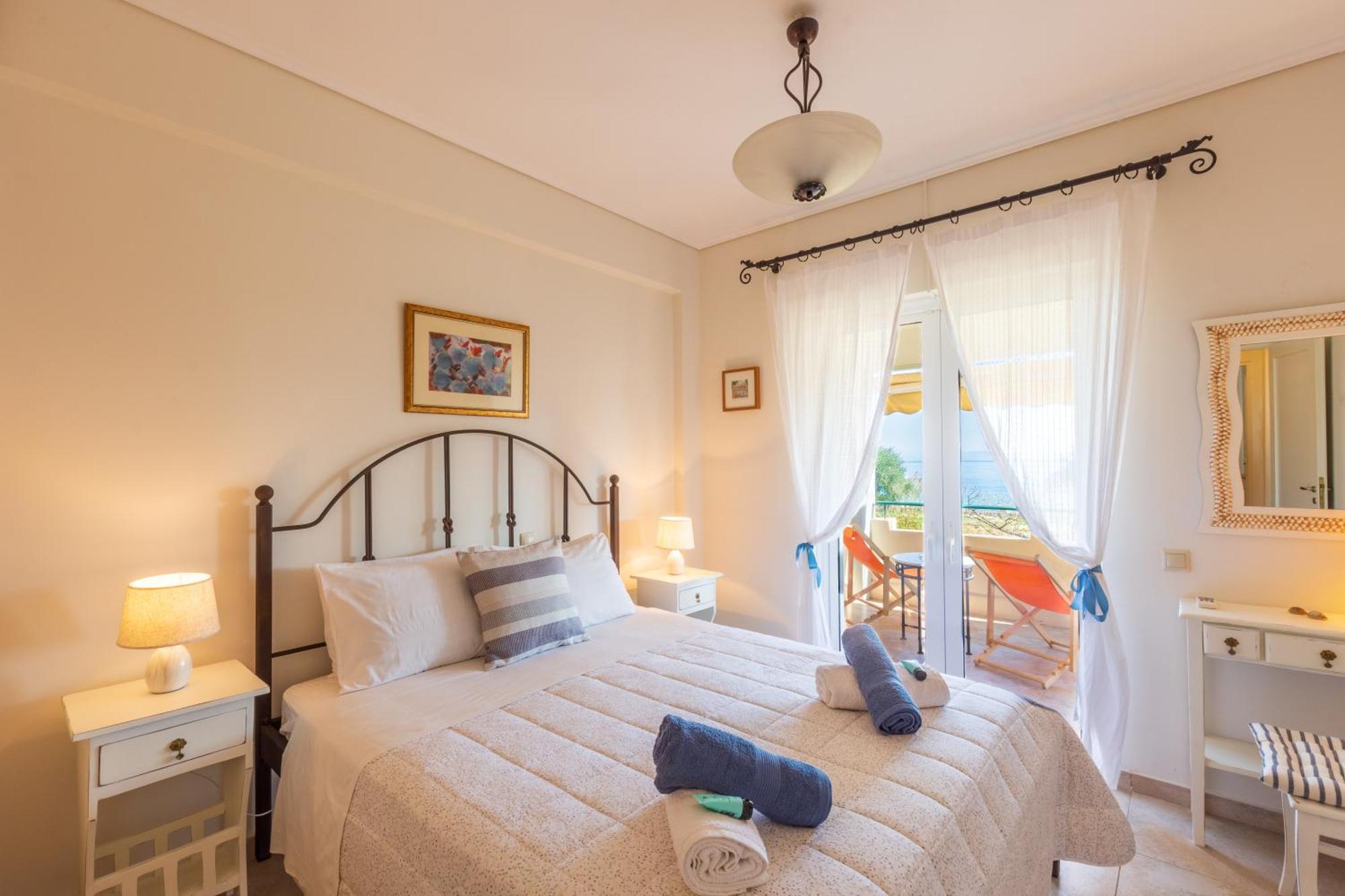 Barbati Seafront Luxury Suites Eksteriør billede