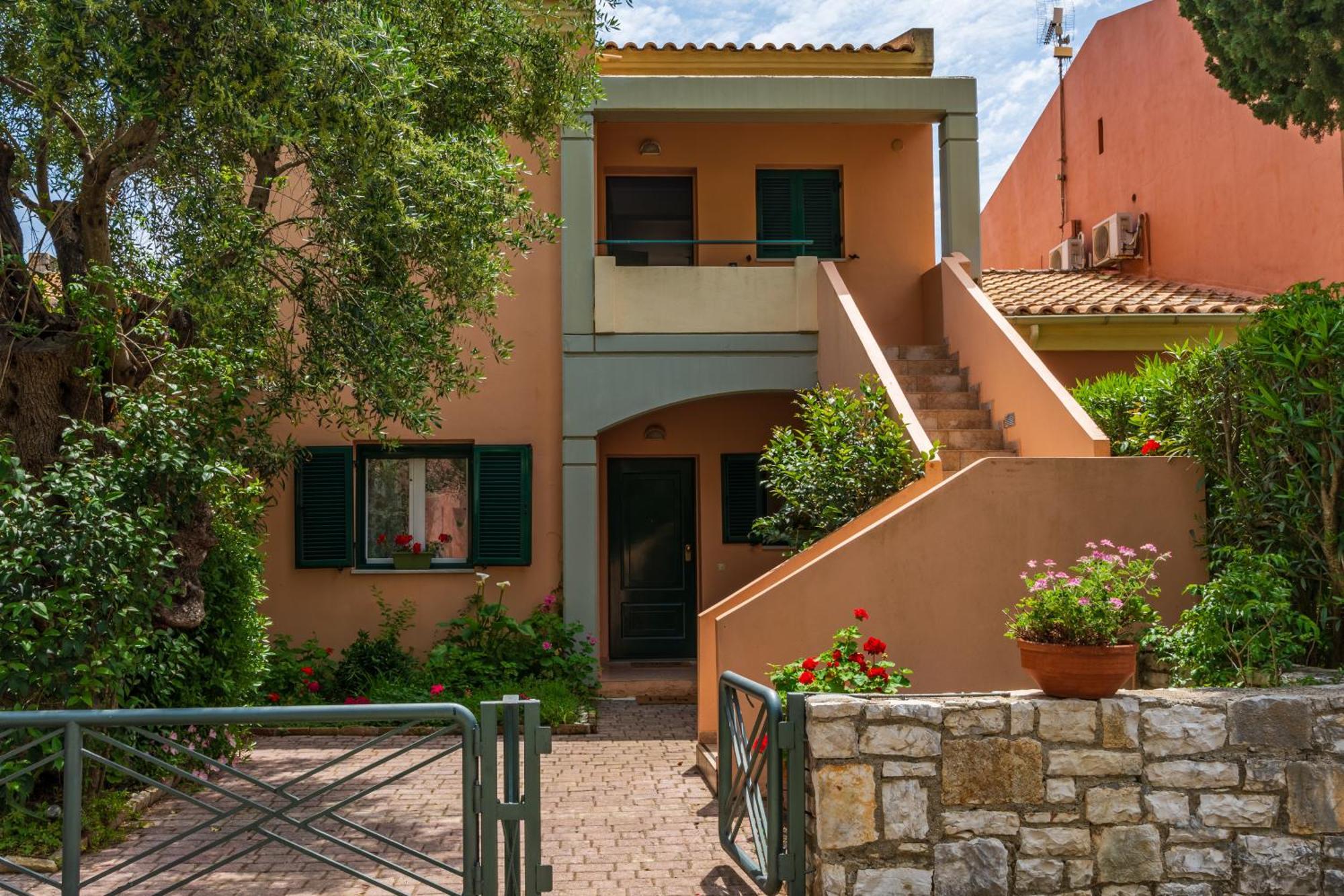Barbati Seafront Luxury Suites Eksteriør billede