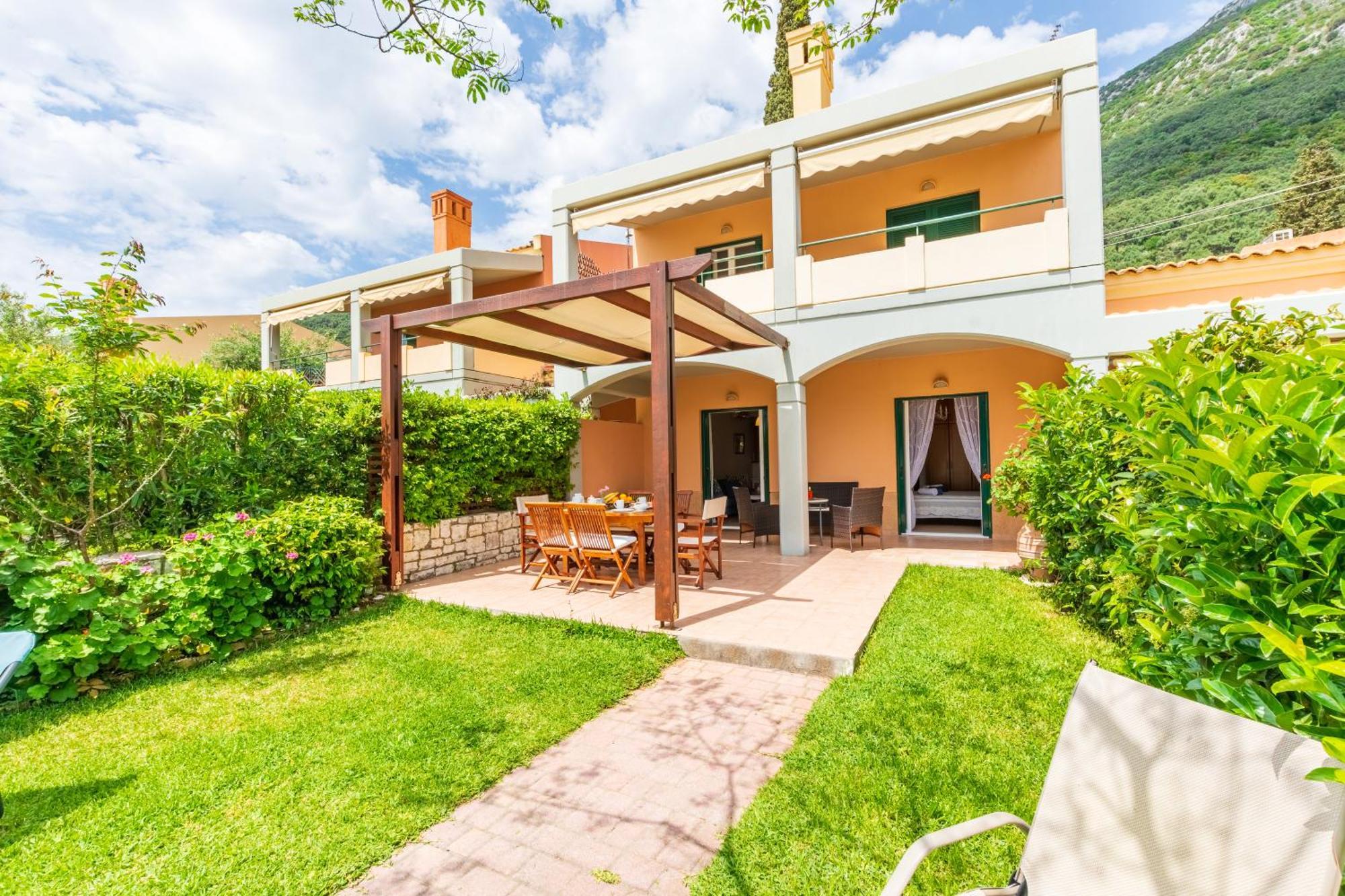 Barbati Seafront Luxury Suites Eksteriør billede